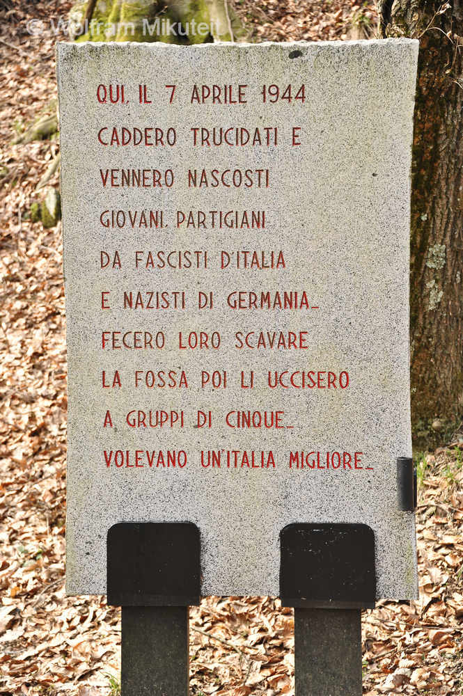 Gedenktafel zu den Erschießungen vom 7. April 1944, "Parco della Pace", Benedicta - Foto: © Wolfram Mikuteit