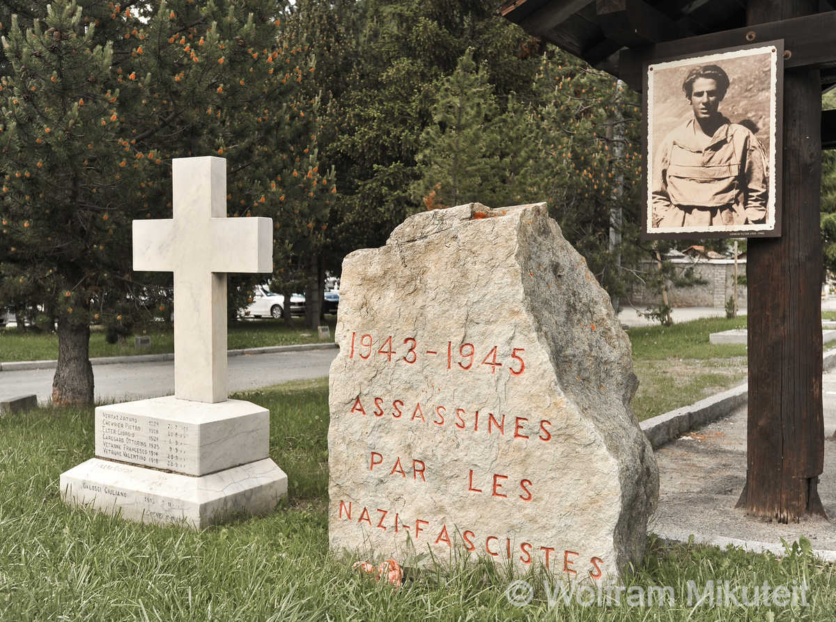 Gedenkstätte vor dem Friedhof von Cogne - Foto: © Wolfram Mikuteit