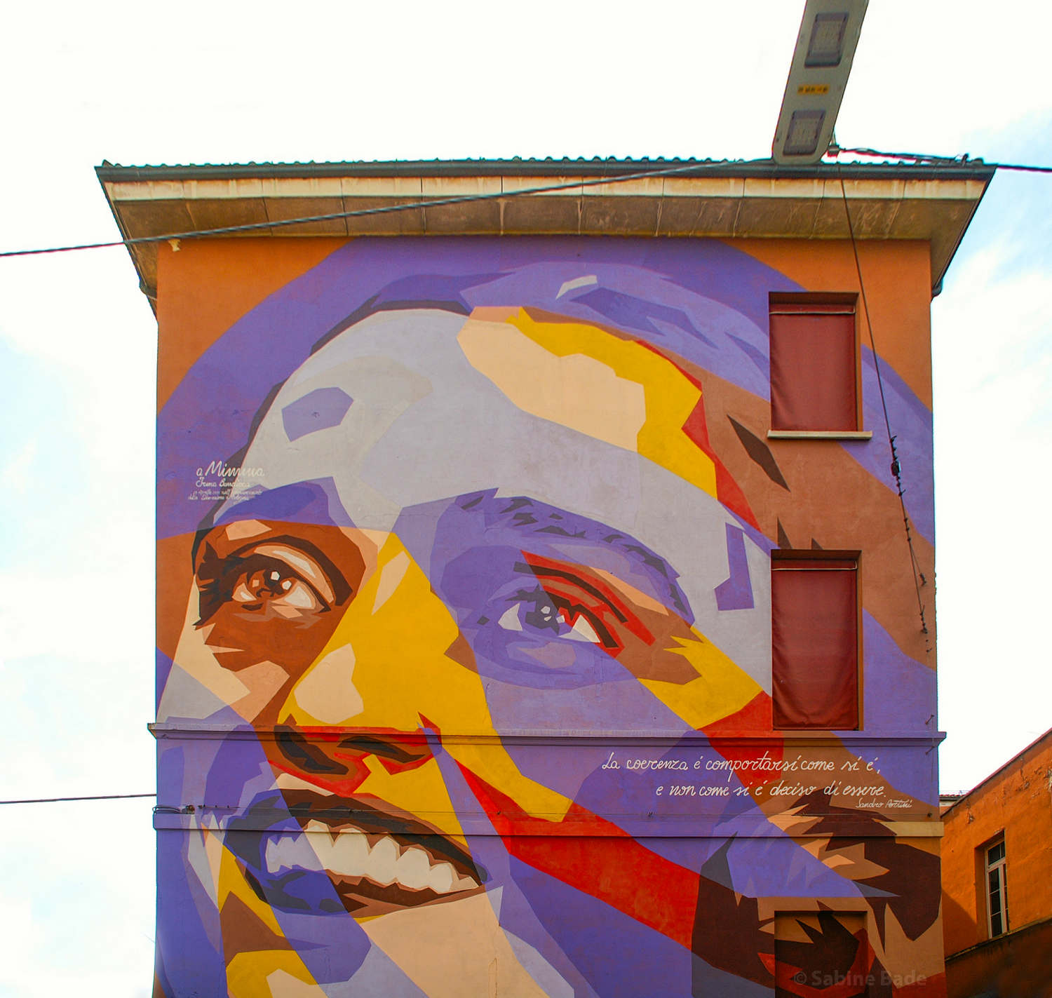 Irma Bandiera - Wandgemälde an der Fassade der Grundschule Luigi Bombicci in der Via Turati, Bologna. Foto: Sabine Bade